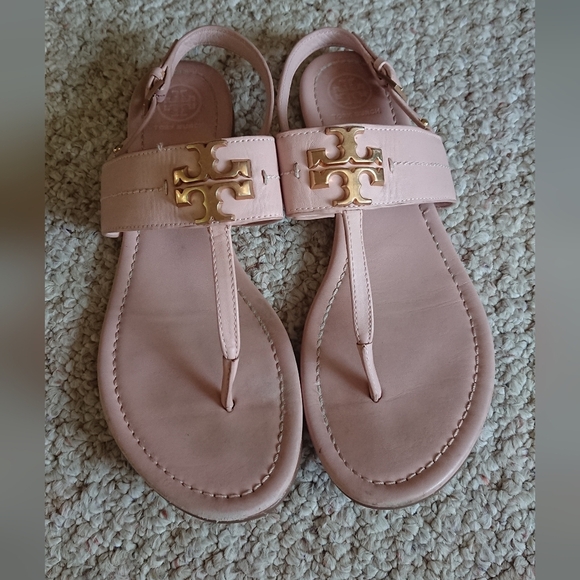 Tory Burch light Pink Everly T-Strap Flat Sandal with golden tone logo size 8.5 - Picture 2 of 12